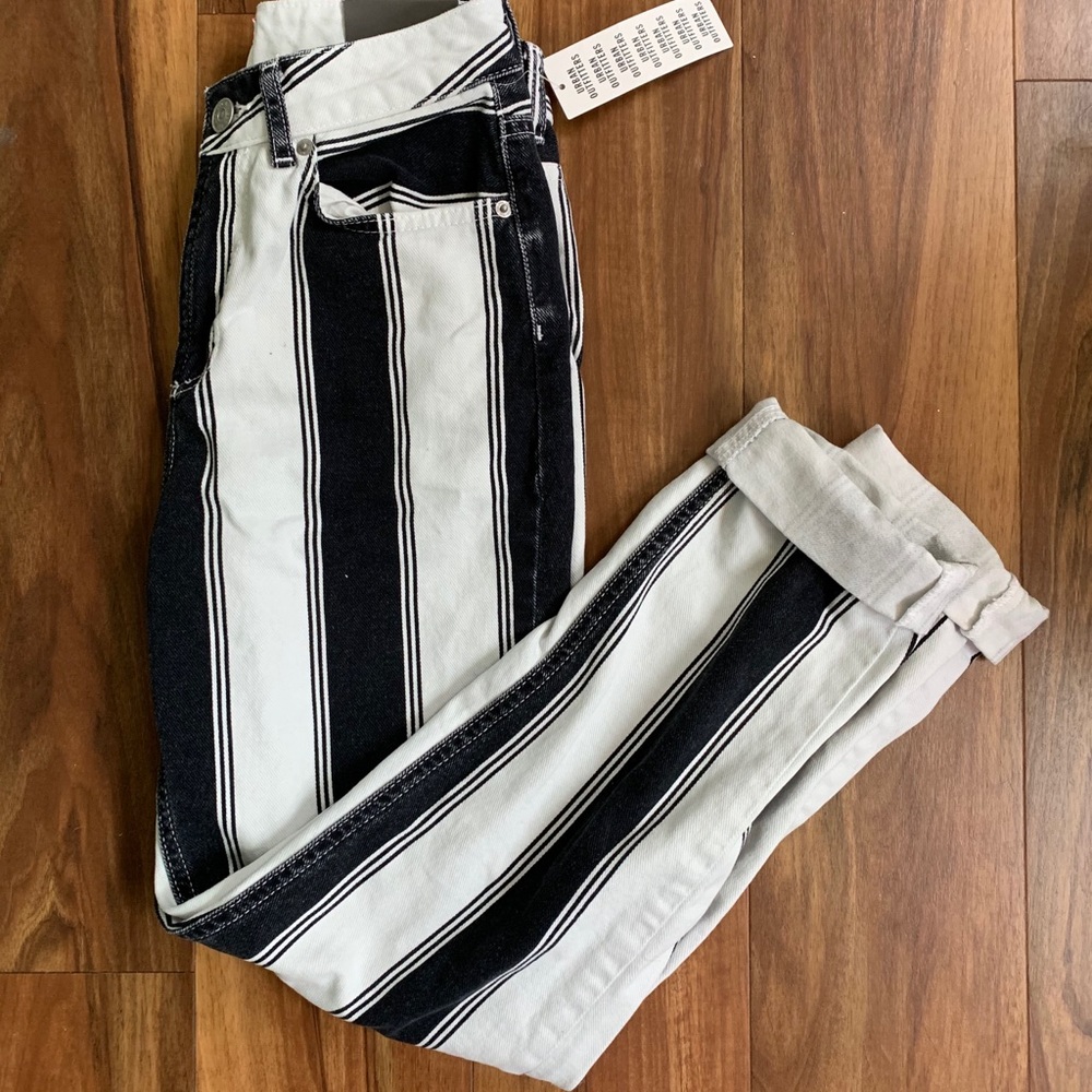 BDG Mom High Waisted Tapered Leg Jeans